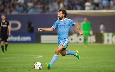 绿茵体育快讯-佩德里被换下全场掌声