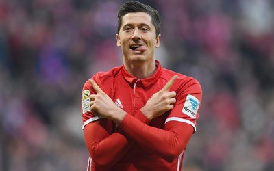 绿茵体育热评-达尼洛佩雷拉防守铁闸也有失误